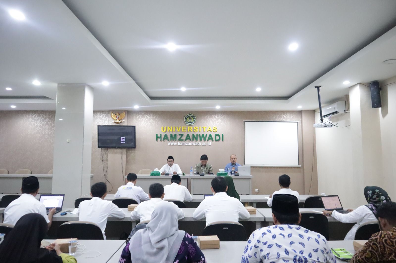 Universitas Hamzanwadi Gelar Lokakarya Peninjauan dan Pengembangan Pedoman MBKM Program ISS-MBKM