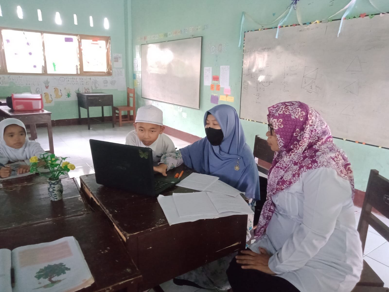 Kegiatan Pendampingan-1 di 30 Sekolah Sasaran Lombok Timur