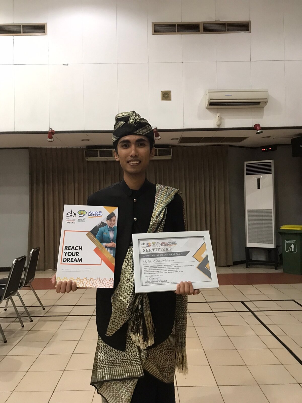 Mahasiswa PMM2 ( Pertukaran Mahasiswa Merdeka) Terbaik di Sekolah Tinggi Pariwisata Trisakti Jakarta