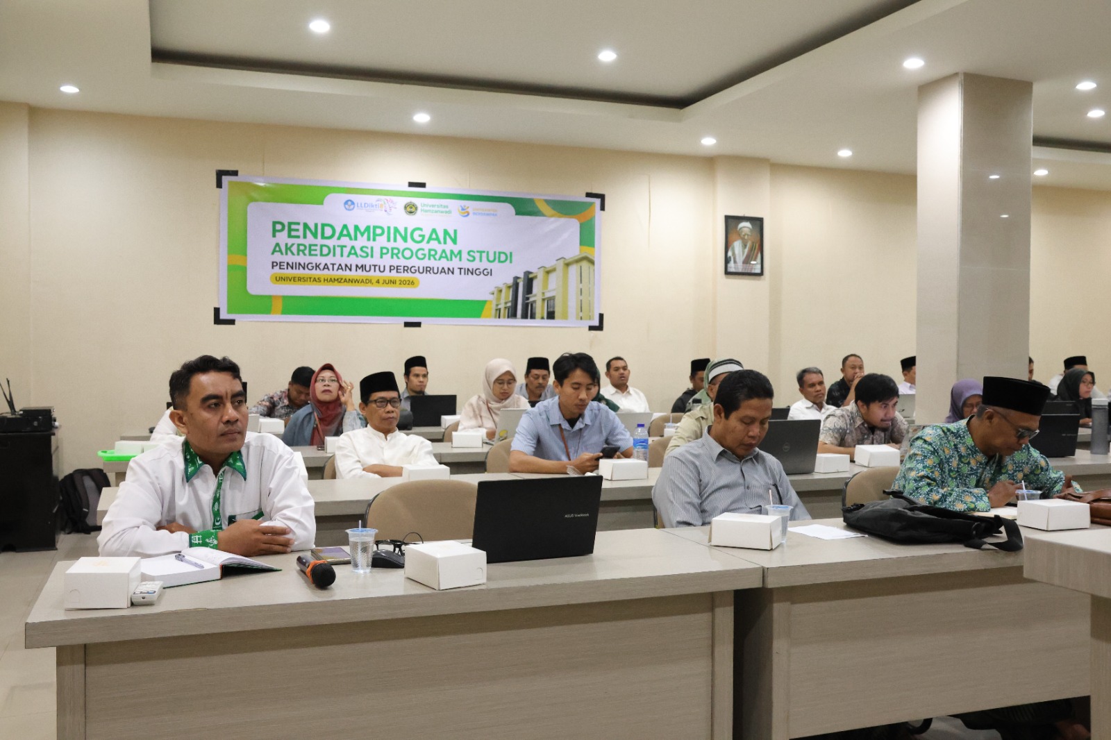 Universitas Hamzanwadi Perkuat Persiapan Akreditasi Unggul Bersama Tim LLDIKTI Wilayah VIII