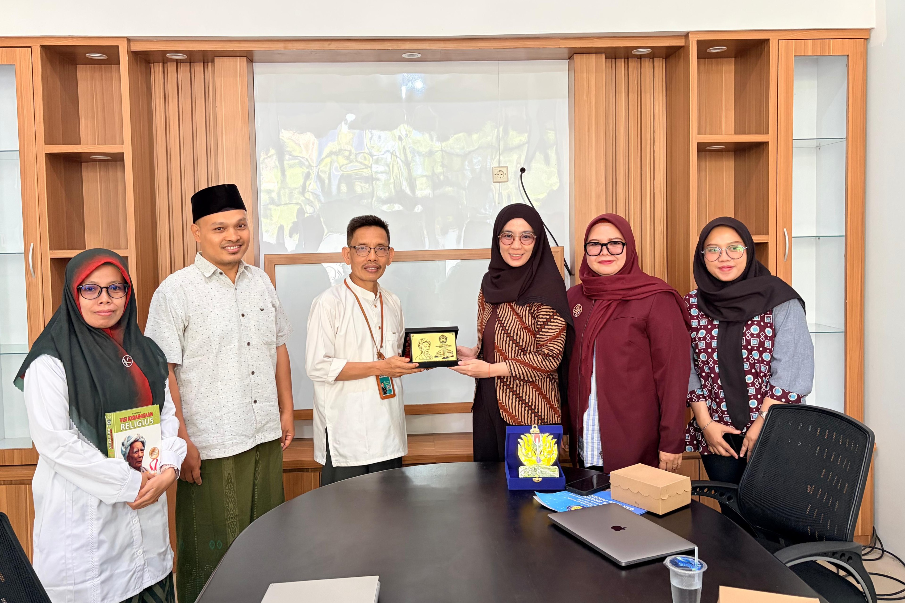 Universitas Hamzanwadi Jajaki Kerja Sama Strategis dengan Universitas Singaperbangsa Karawang