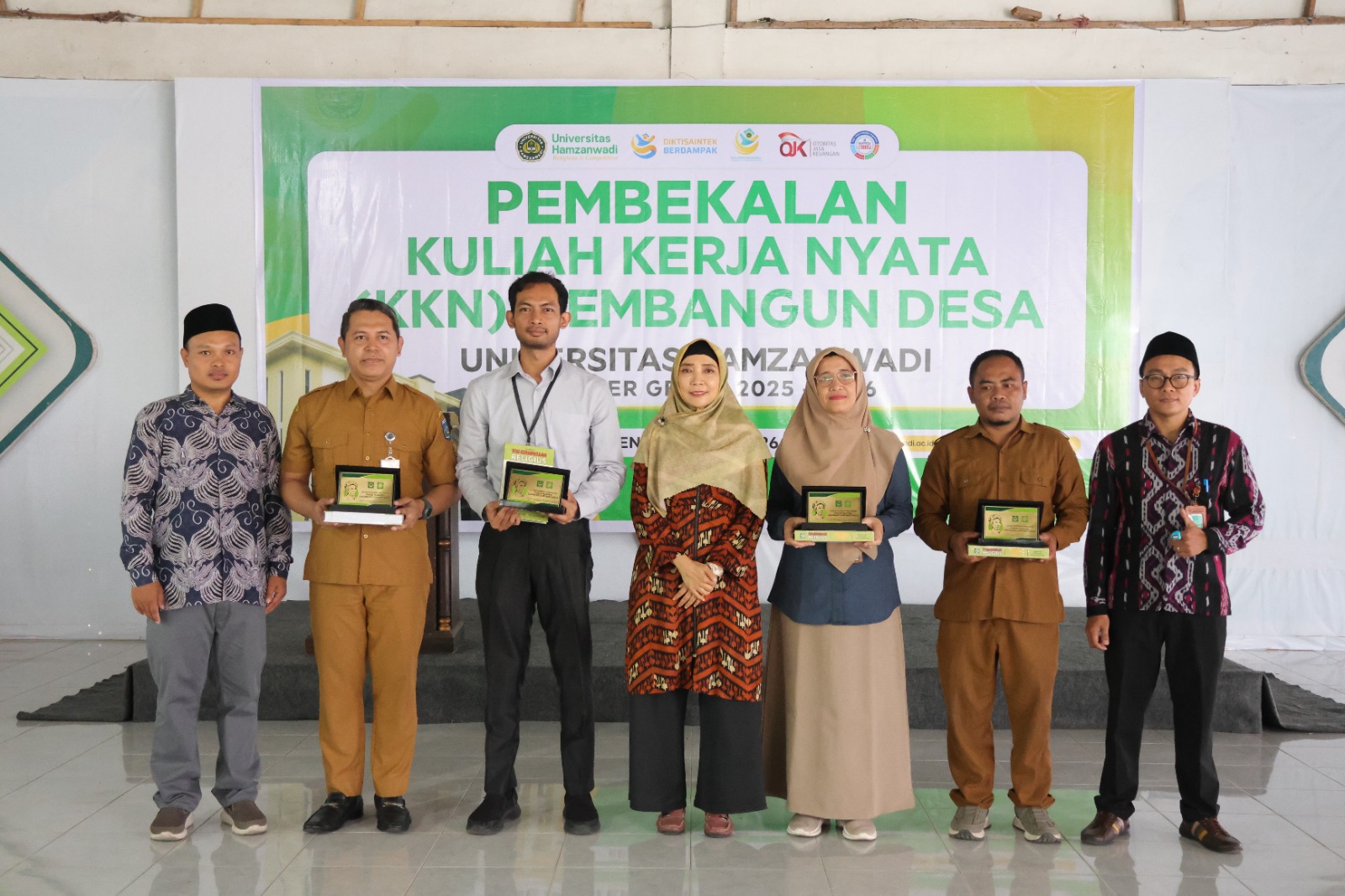 Ratusan Mahasiswa Ikuti Pembekalan KKN Membangun Desa 2026, Hamzanwadi Tekankan Pengabdian yang Berdampak Nyata