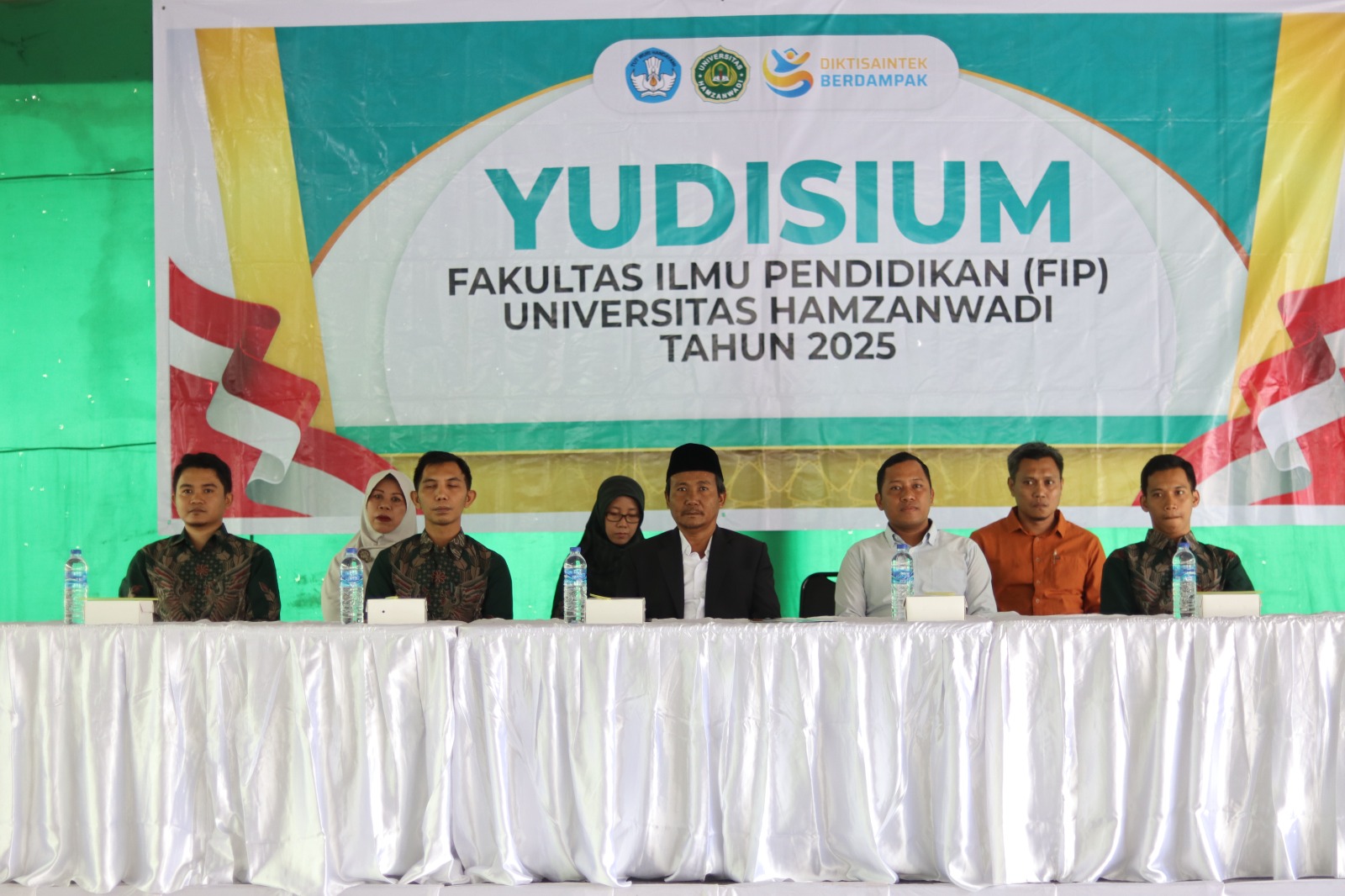 FIP Universitas Hamzanwadi Kukuhkan 359 Sarjana Baru: Ilmu, Adab, dan Pengabdian untuk Negeri